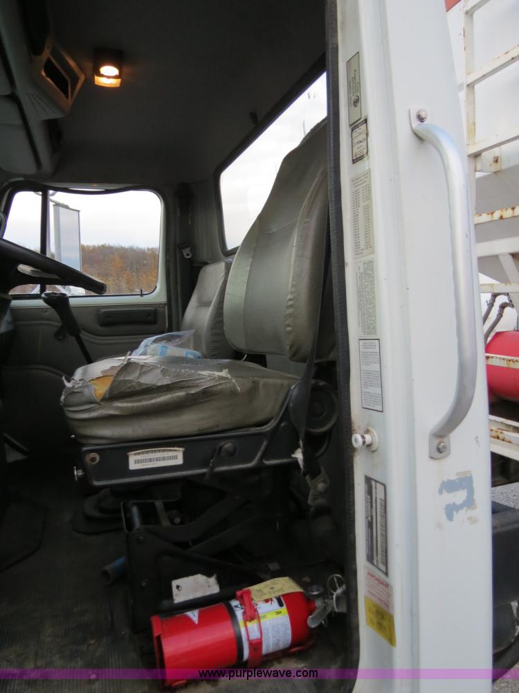 image for item B4800 1999 International 4900 tender truck