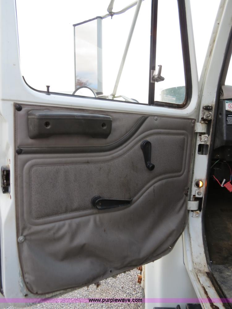 image for item B4800 1999 International 4900 tender truck