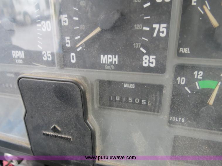 image for item B4800 1999 International 4900 tender truck