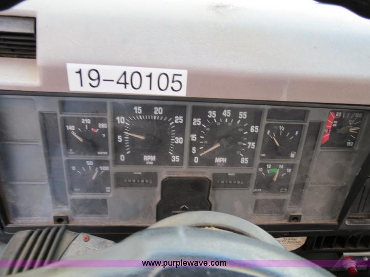 image for item B4800 1999 International 4900 tender truck