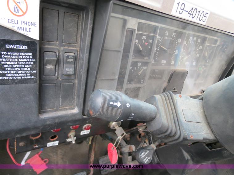 image for item B4800 1999 International 4900 tender truck