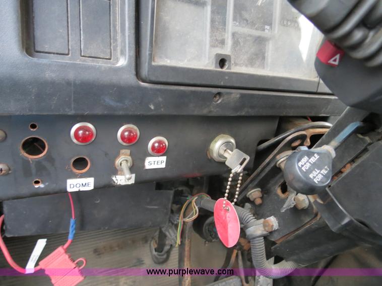 image for item B4800 1999 International 4900 tender truck