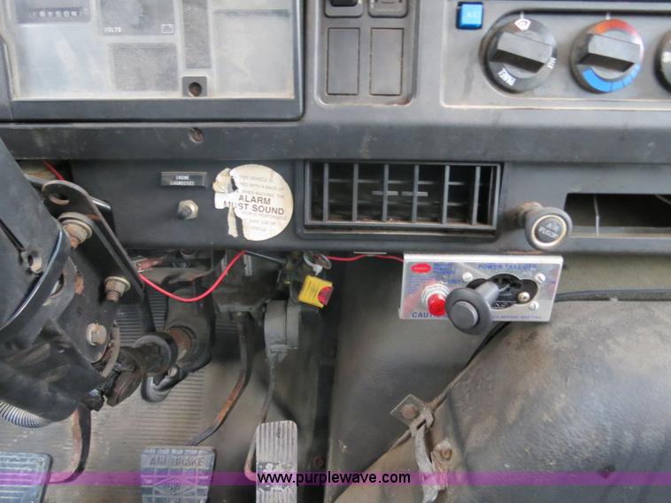 image for item B4800 1999 International 4900 tender truck