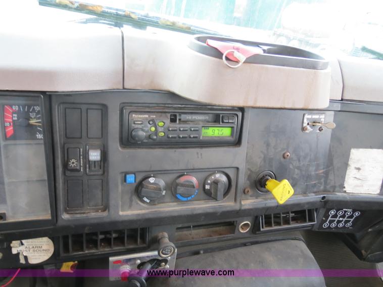 image for item B4800 1999 International 4900 tender truck