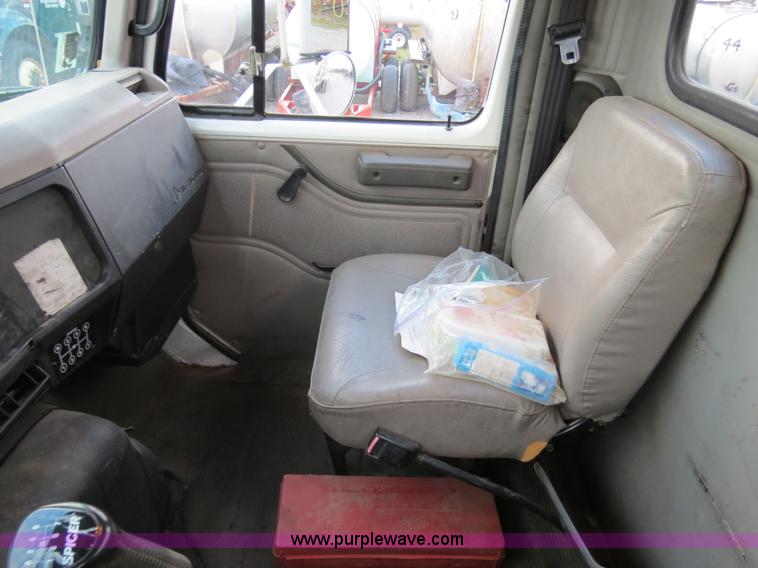 image for item B4800 1999 International 4900 tender truck