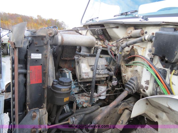 image for item B4800 1999 International 4900 tender truck