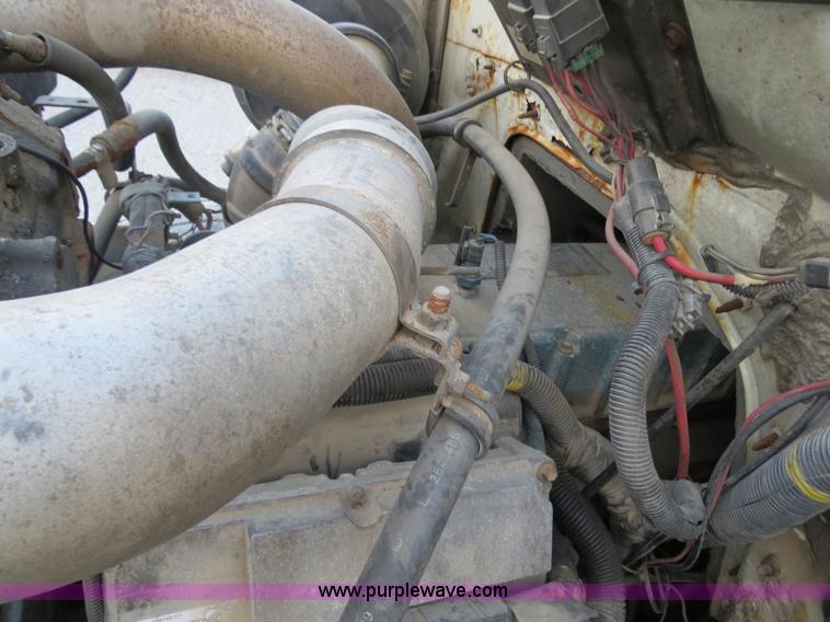 image for item B4800 1999 International 4900 tender truck