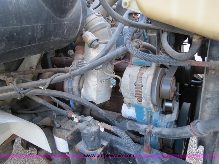 image for item B4800 1999 International 4900 tender truck