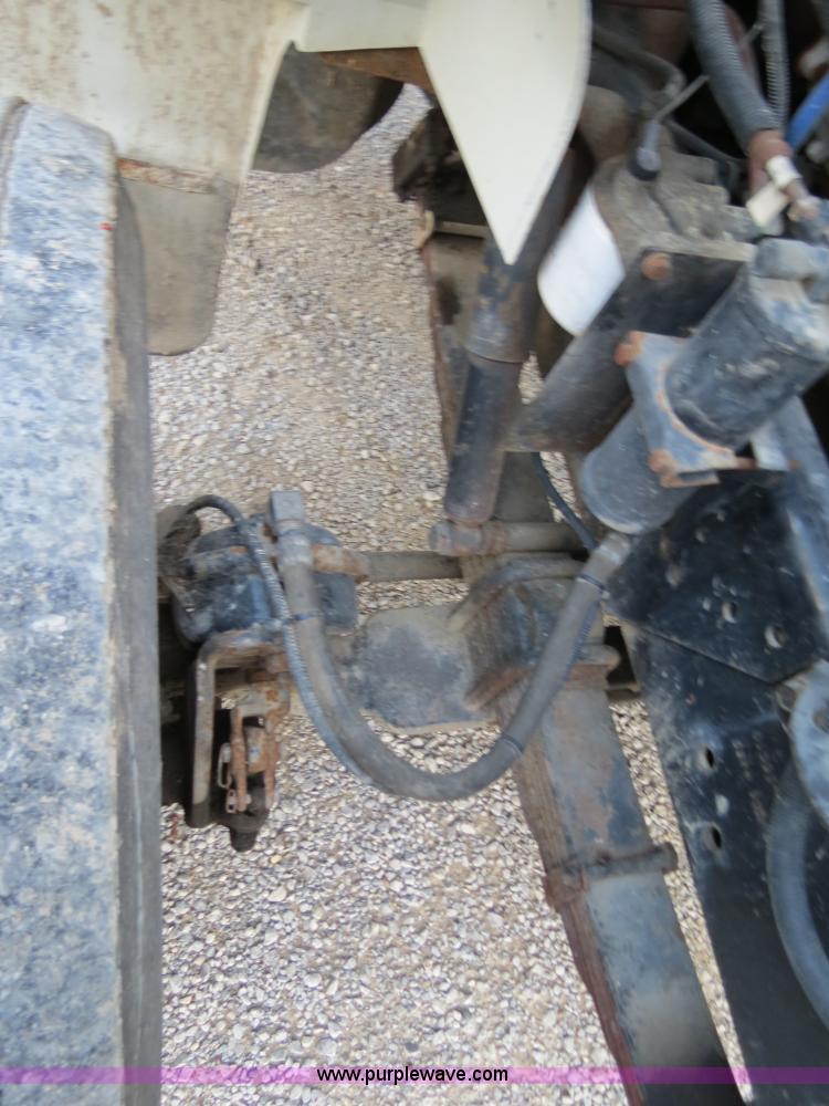 image for item B4800 1999 International 4900 tender truck