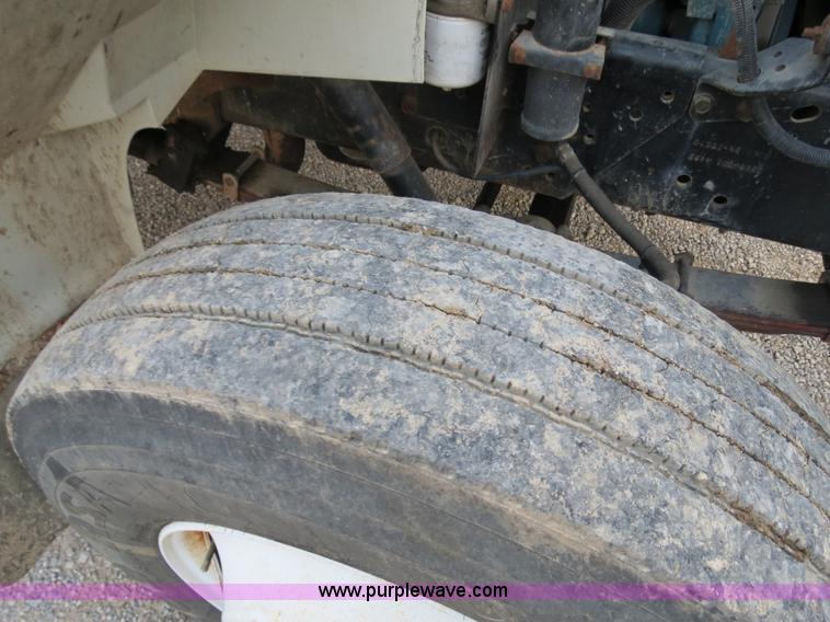 image for item B4800 1999 International 4900 tender truck