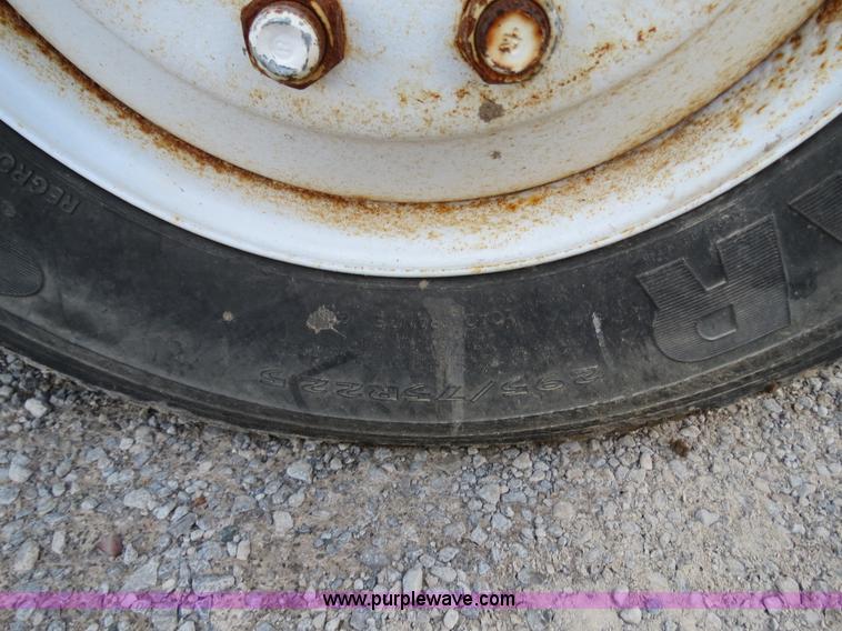 image for item B4800 1999 International 4900 tender truck