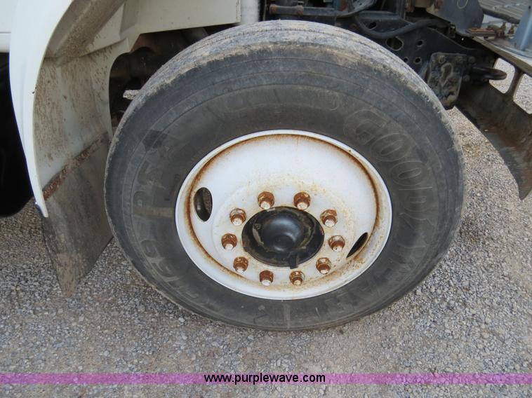 image for item B4800 1999 International 4900 tender truck