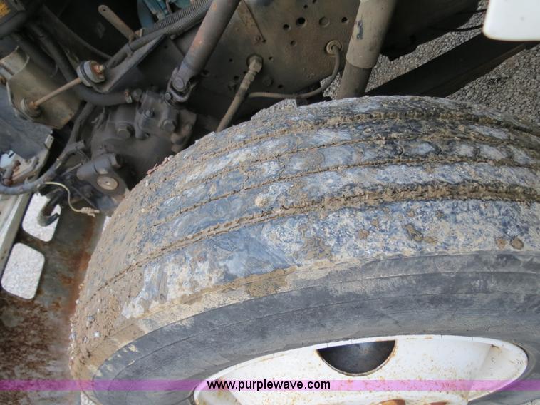 image for item B4800 1999 International 4900 tender truck