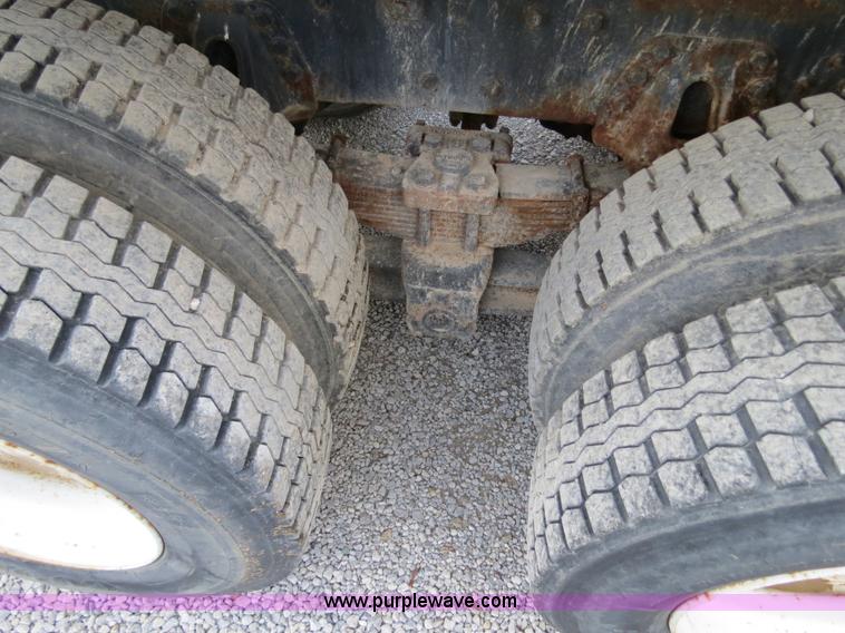 image for item B4800 1999 International 4900 tender truck