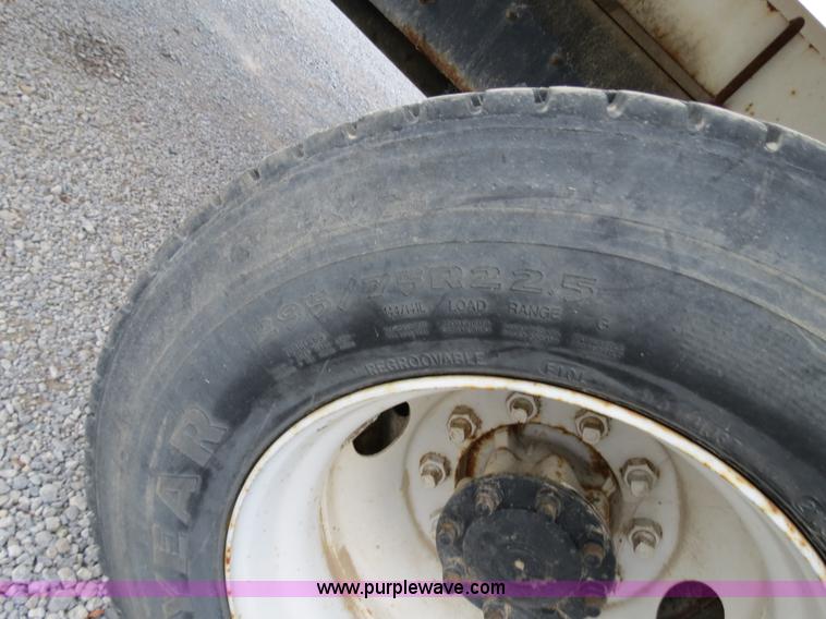 image for item B4800 1999 International 4900 tender truck