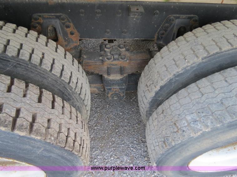 image for item B4800 1999 International 4900 tender truck