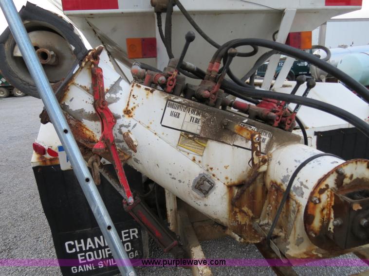 image for item B4800 1999 International 4900 tender truck