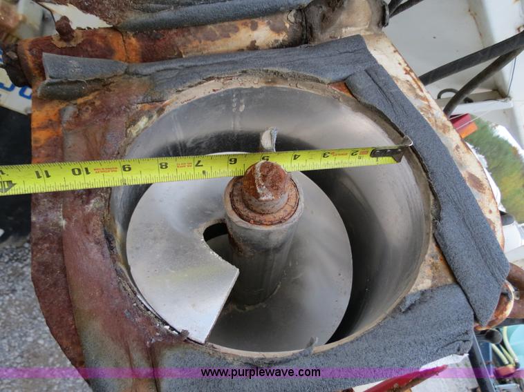 image for item B4800 1999 International 4900 tender truck