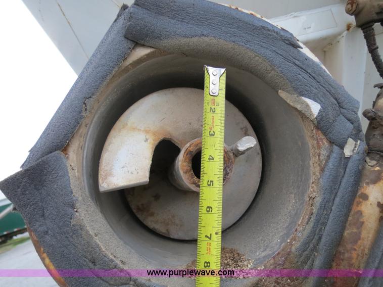 image for item B4800 1999 International 4900 tender truck