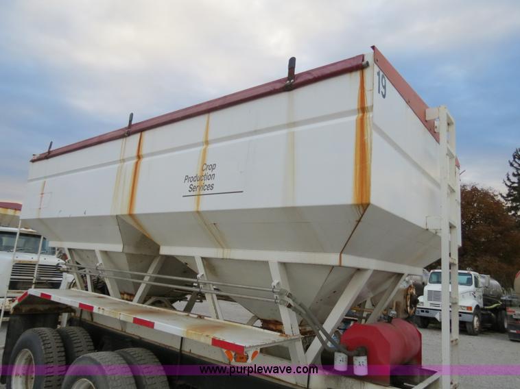 image for item B4800 1999 International 4900 tender truck