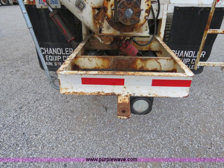 image for item B4800 1999 International 4900 tender truck