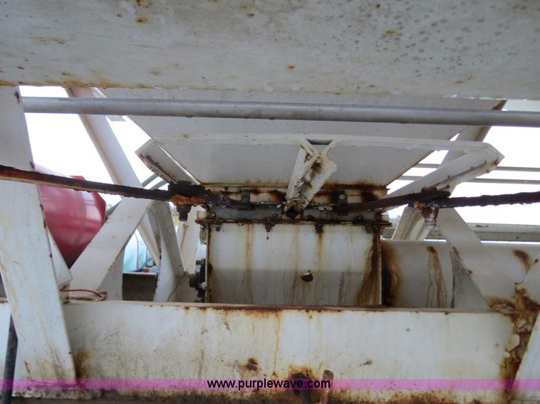 image for item B4800 1999 International 4900 tender truck