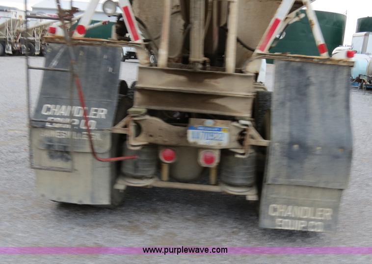 image for item B4801 1993 Ford L8000 truck cab and chassis