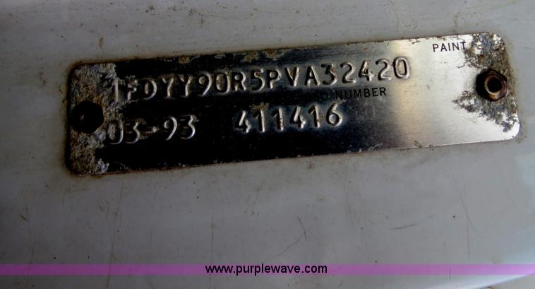 image for item B4801 1993 Ford L8000 truck cab and chassis