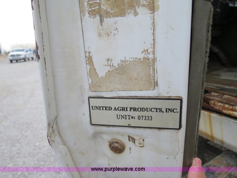 image for item B4801 1993 Ford L8000 truck cab and chassis