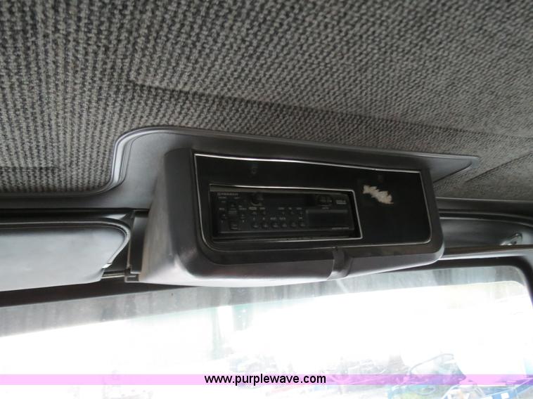 image for item B4801 1993 Ford L8000 truck cab and chassis