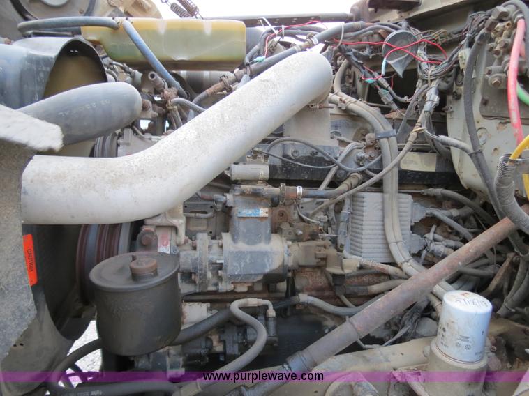 image for item B4801 1993 Ford L8000 truck cab and chassis