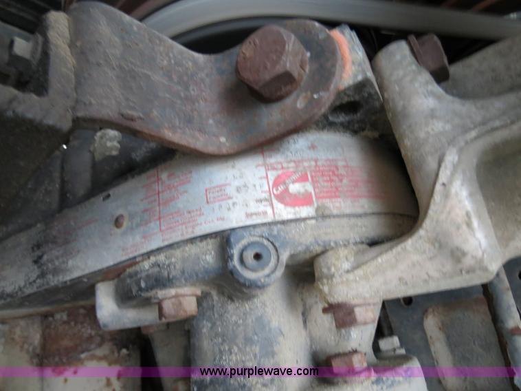 image for item B4801 1993 Ford L8000 truck cab and chassis