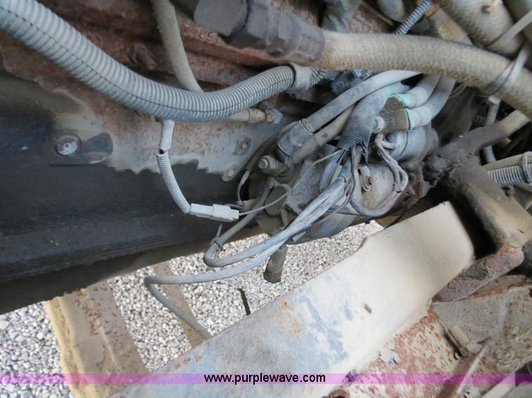 image for item B4801 1993 Ford L8000 truck cab and chassis