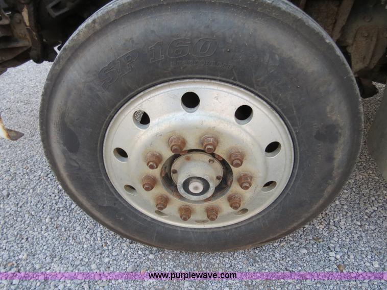 image for item B4801 1993 Ford L8000 truck cab and chassis