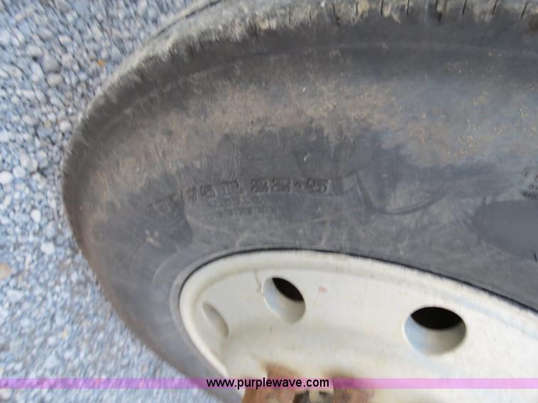 image for item B4801 1993 Ford L8000 truck cab and chassis