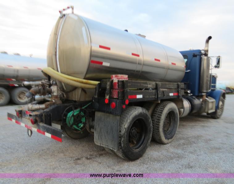 image for item B4802 1990 Peterbilt 379 nurse truck