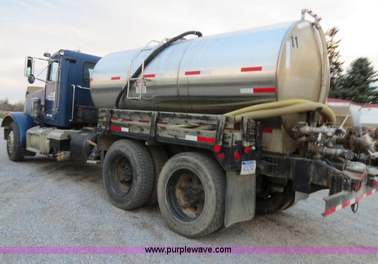 image for item B4802 1990 Peterbilt 379 nurse truck