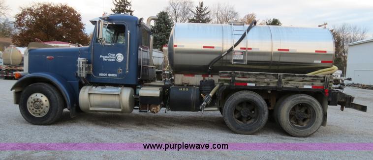 image for item B4802 1990 Peterbilt 379 nurse truck