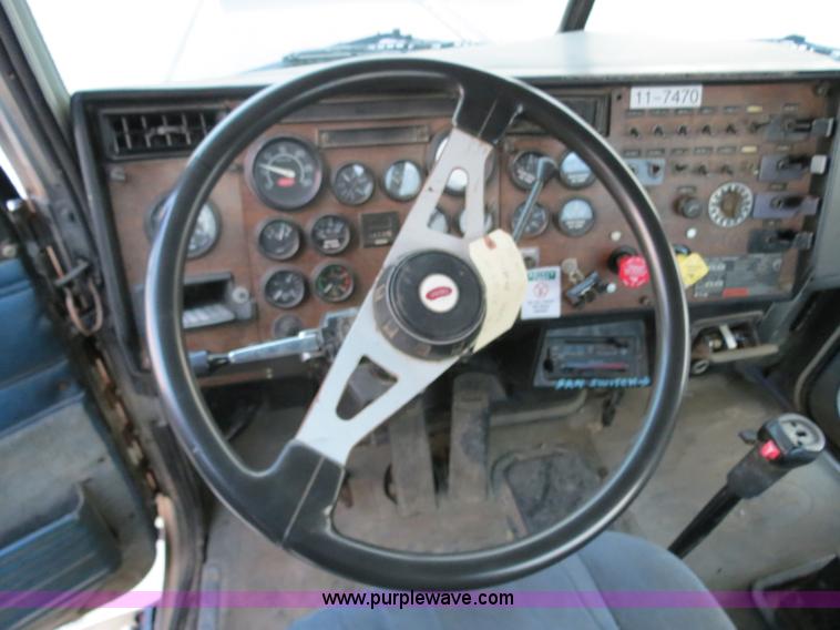 image for item B4802 1990 Peterbilt 379 nurse truck