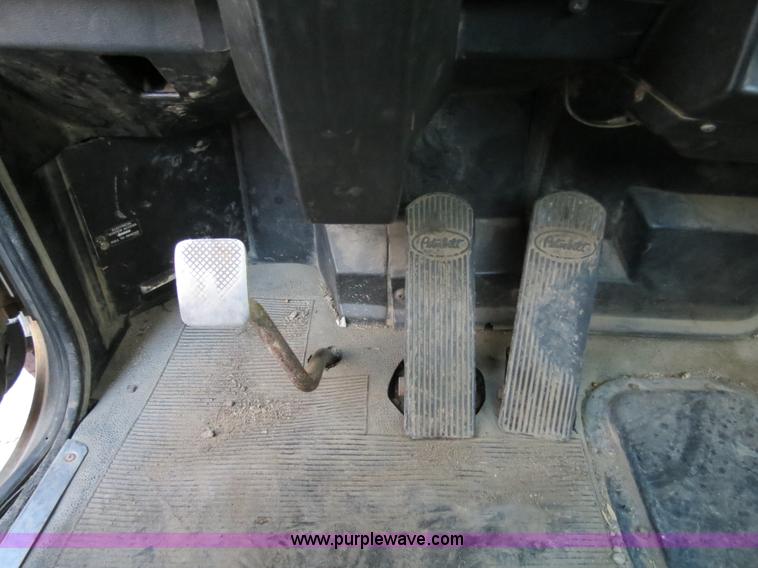 image for item B4802 1990 Peterbilt 379 nurse truck