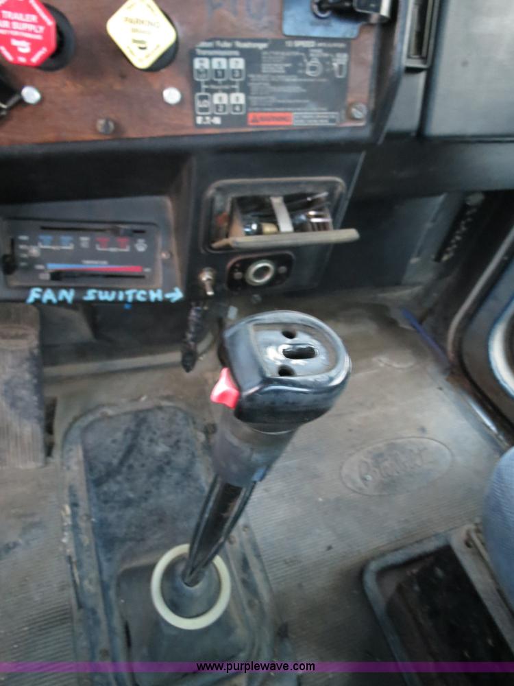 image for item B4802 1990 Peterbilt 379 nurse truck