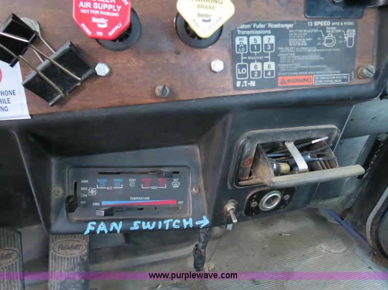 image for item B4802 1990 Peterbilt 379 nurse truck