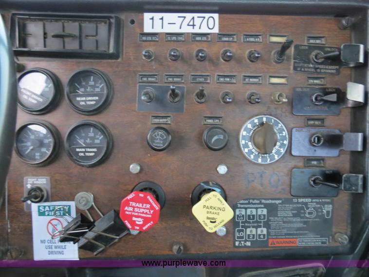 image for item B4802 1990 Peterbilt 379 nurse truck