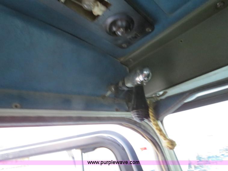 image for item B4802 1990 Peterbilt 379 nurse truck