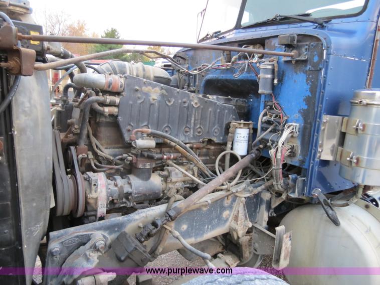 image for item B4802 1990 Peterbilt 379 nurse truck