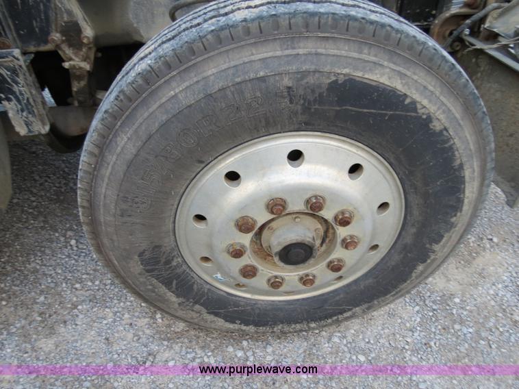 image for item B4802 1990 Peterbilt 379 nurse truck