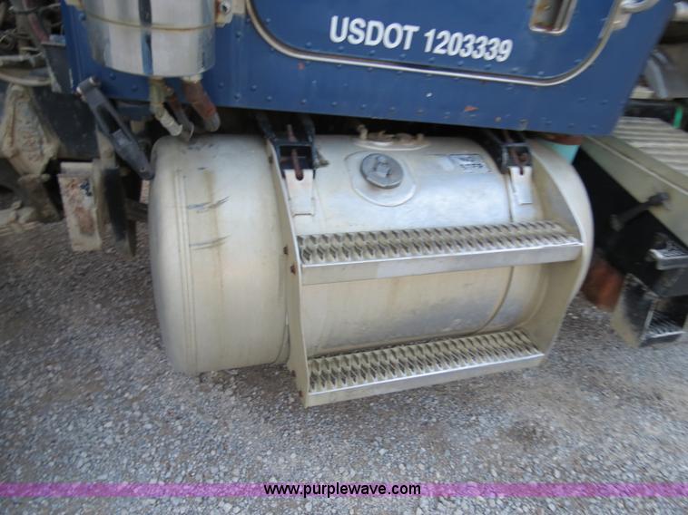 image for item B4802 1990 Peterbilt 379 nurse truck