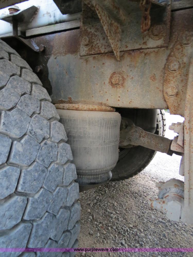 image for item B4802 1990 Peterbilt 379 nurse truck