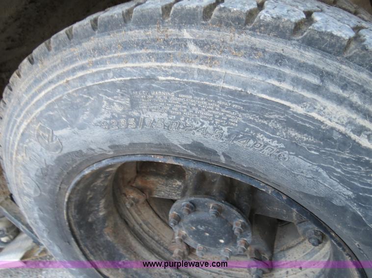 image for item B4802 1990 Peterbilt 379 nurse truck