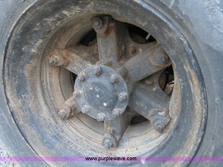 image for item B4802 1990 Peterbilt 379 nurse truck